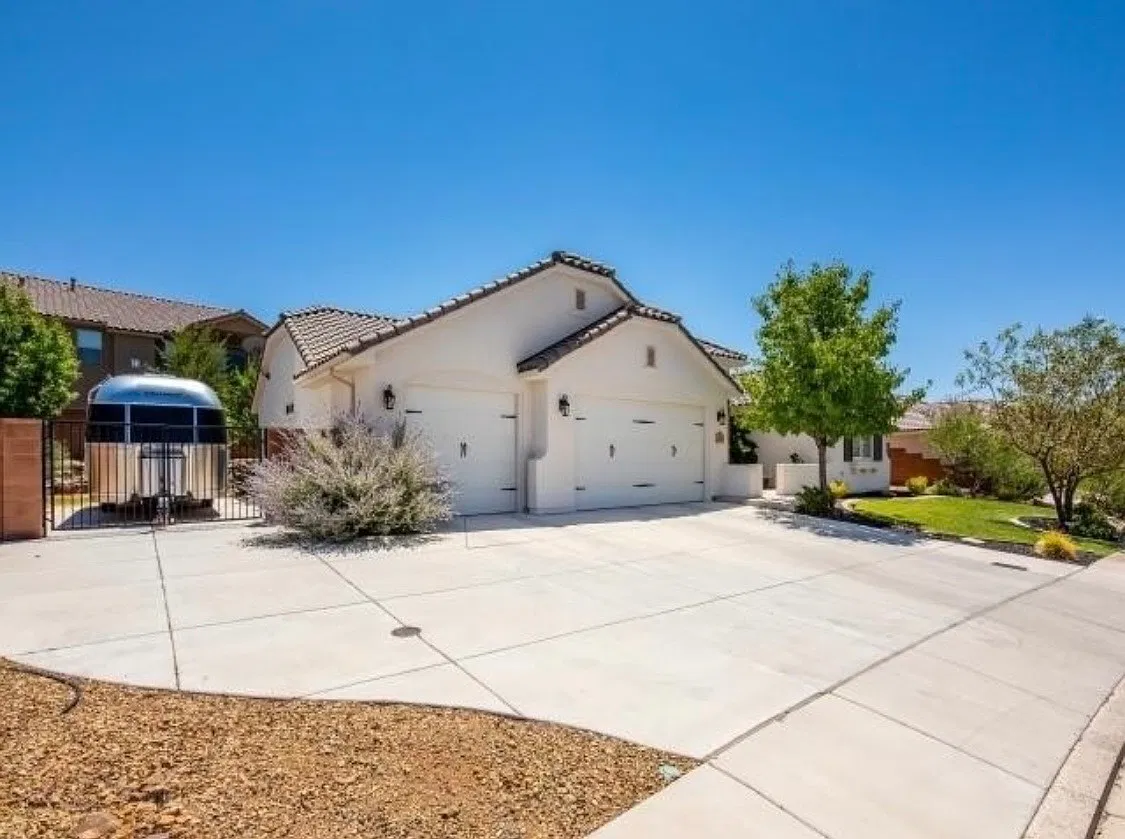 4 bed, 1954 sqft, $3,300 — Photo 3