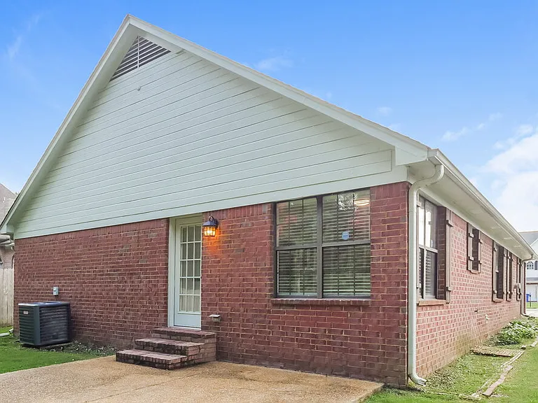 3800 Lake Village Cv — Photo 16