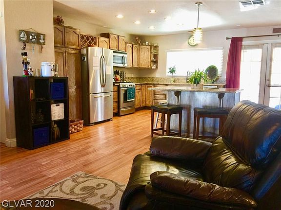 5th image of 104 Glen Oak Dr