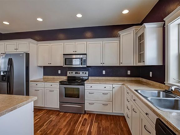 4th image of 905 Las Campanas Dr