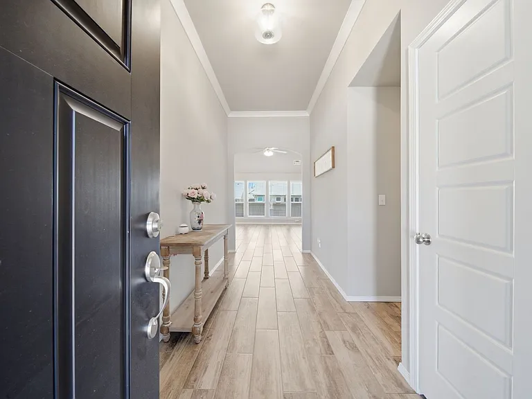 3706 S 13th Pl — Photo 2