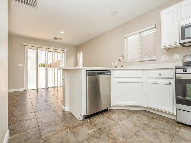 9503 Diamond Bridge Ave — Photo 7