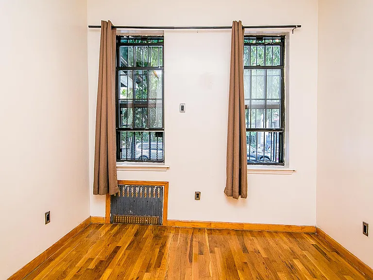 269 Melrose St #1R — Photo 2