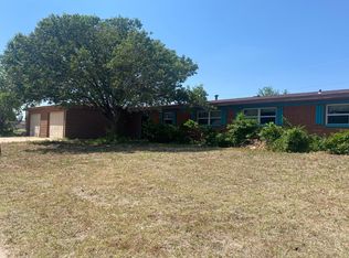 310 Cimarron Rd, Foss, OK 73647