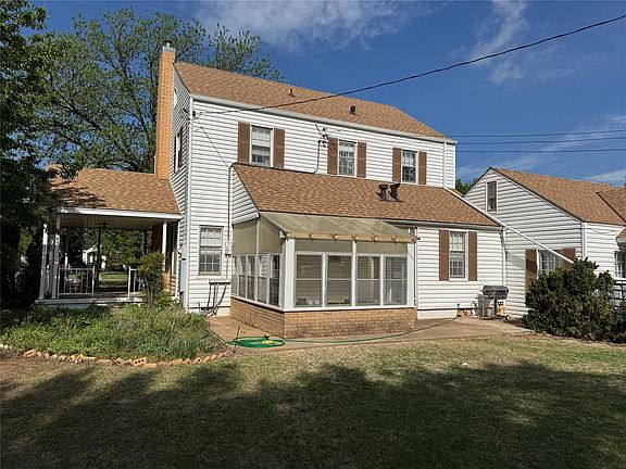 3rd image of 220 N Washington St