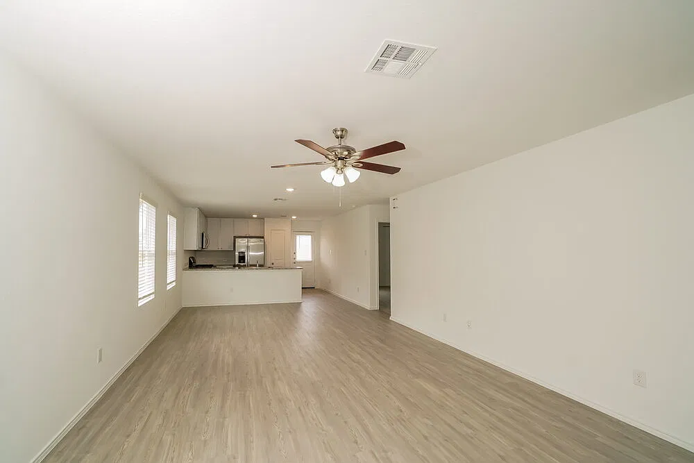 3 bed, 2.0 bath, 1440 sqft, $1,555 — Photo 4