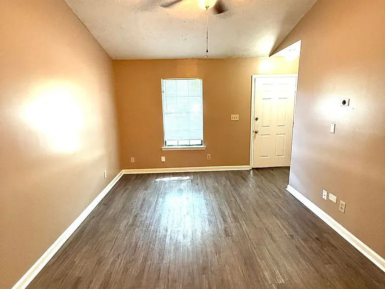 5720 Worchester Dr — Photo 2