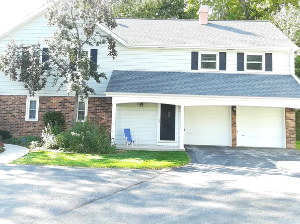 2824 W Ville Du Parc Dr, Mequon, WI 53092