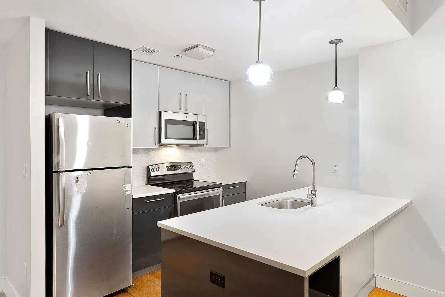 2727 Henry Hudson Pkwy W — Photo 4