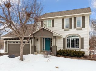 1075 Fallbrook Ln, Woodbury, MN 55125