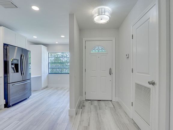 3rd image of 15 Stratford Dr #D