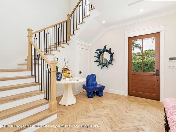 3rd image of 315 Avila Rd