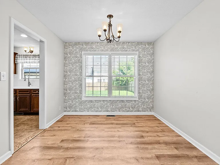 3569 Southwood Dr — Photo 10