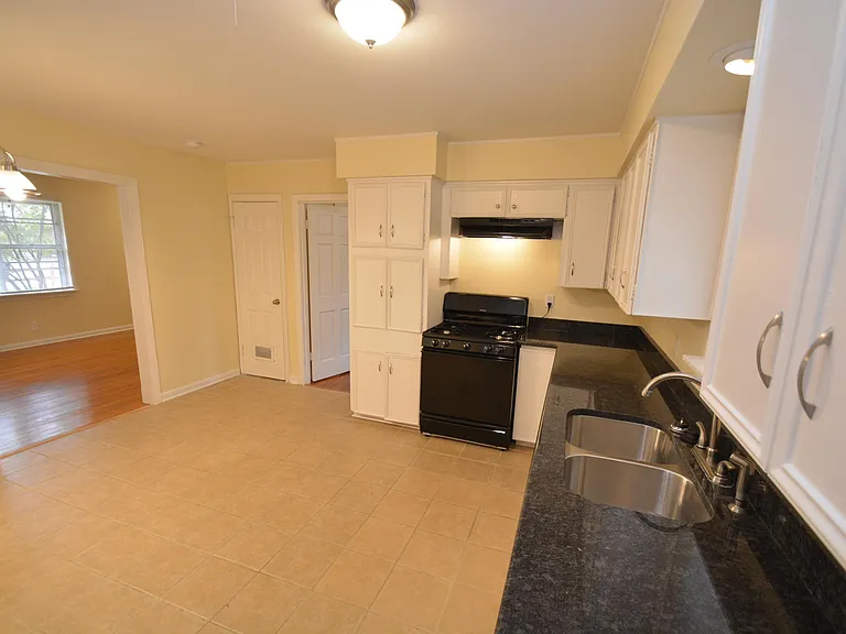 5709 Windamere Dr — Photo 9