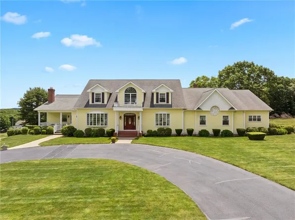 9 Kristen Dr, Smithfield, RI 02828