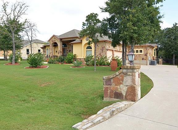 4th image of 230 Sam Houston Dr