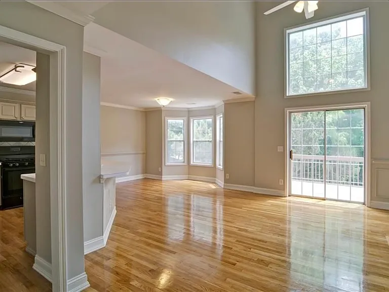 542 Parkstone Ln — Photo 9