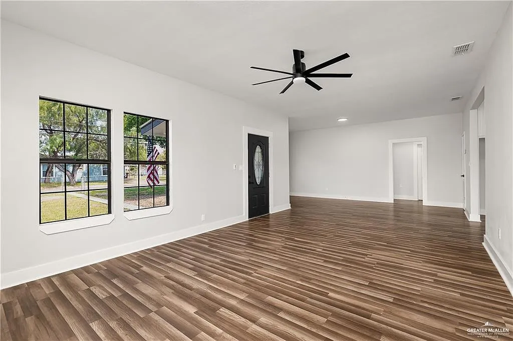 3 bed, 2.0 bath, 1892 sqft, $1,800 — Photo 3