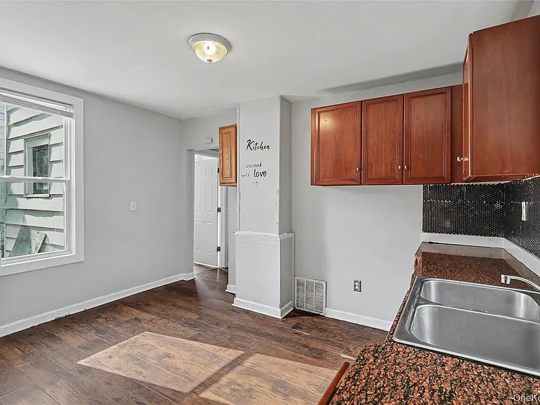 39 Spruce St — Photo 32