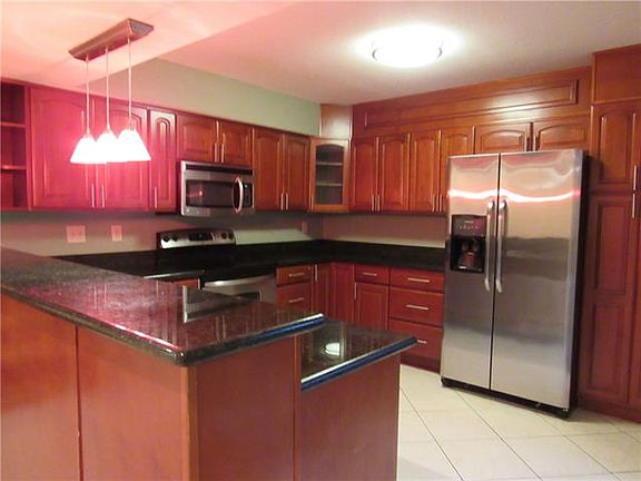 4th image of 1500 W Esplanade Ave APT 23D