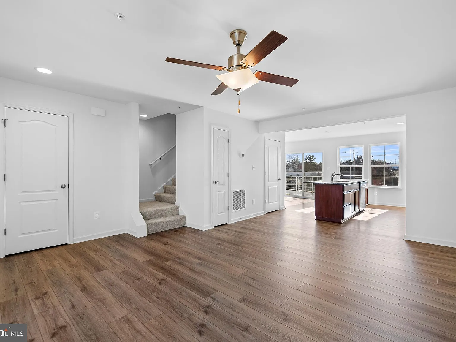 3 bed, 1253 sqft, $1,950 — Photo 4