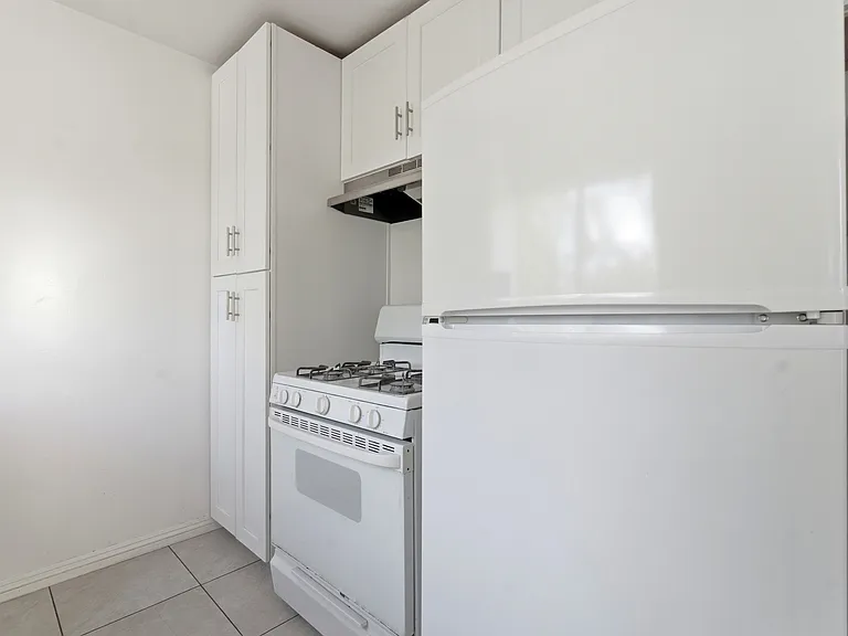 1475 S Wooster St #4 — Photo 2