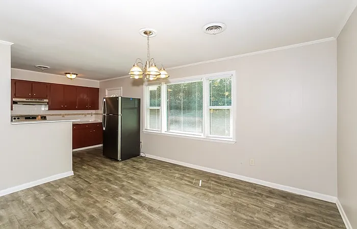 3 bed, 2.0 bath, 1296 sqft, $1,345 — Photo 4