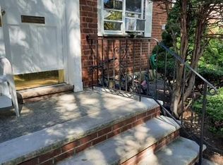 25407 75th Ave, Glen Oaks, NY 11004