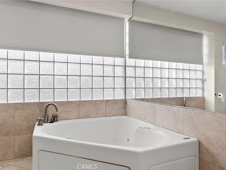 207 La Jolla Dr — Photo 16