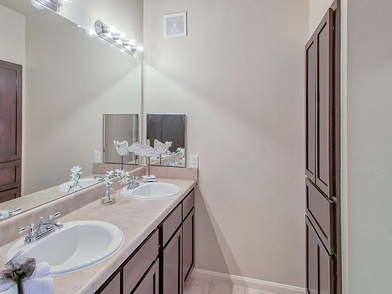 Vista Ridge Apartments — Photo 11