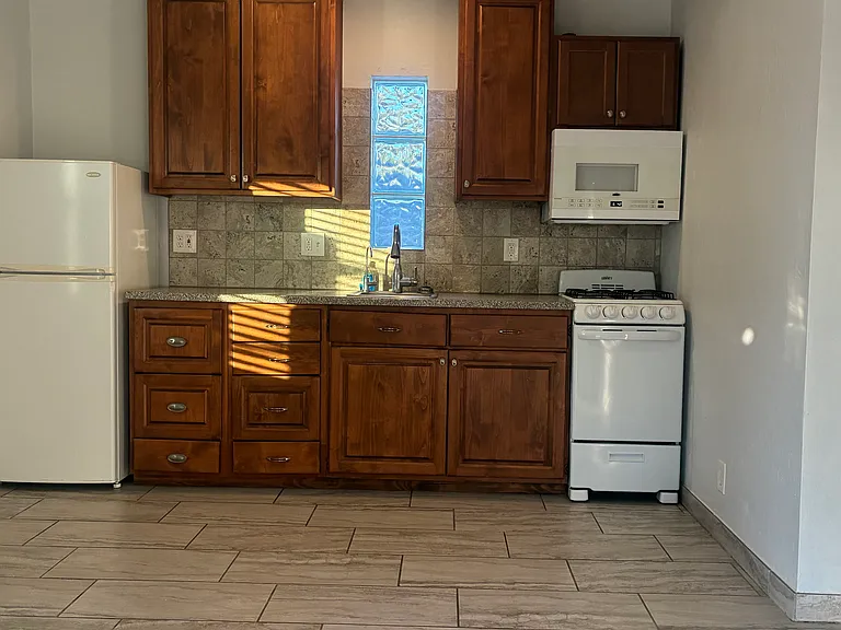 2336 W Orange Dr #C — Photo 4