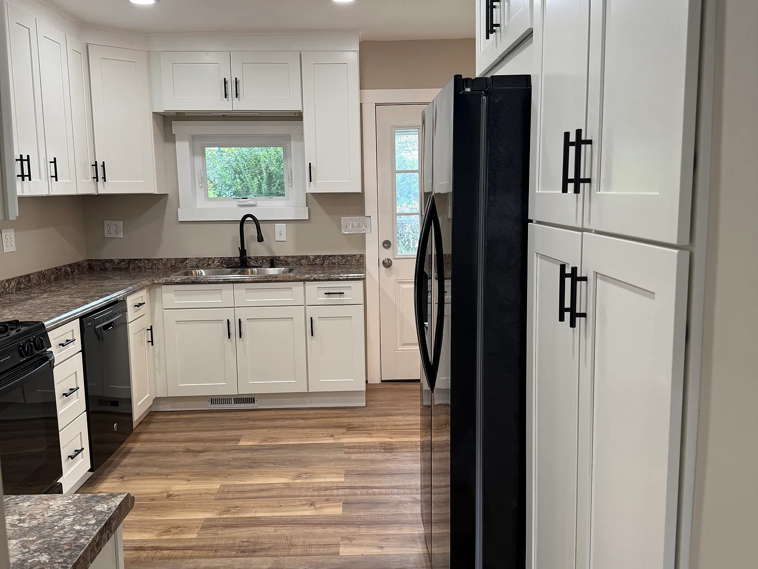 3 bed, 1.5 bath, 1580 sqft, $1,500 — Photo 2
