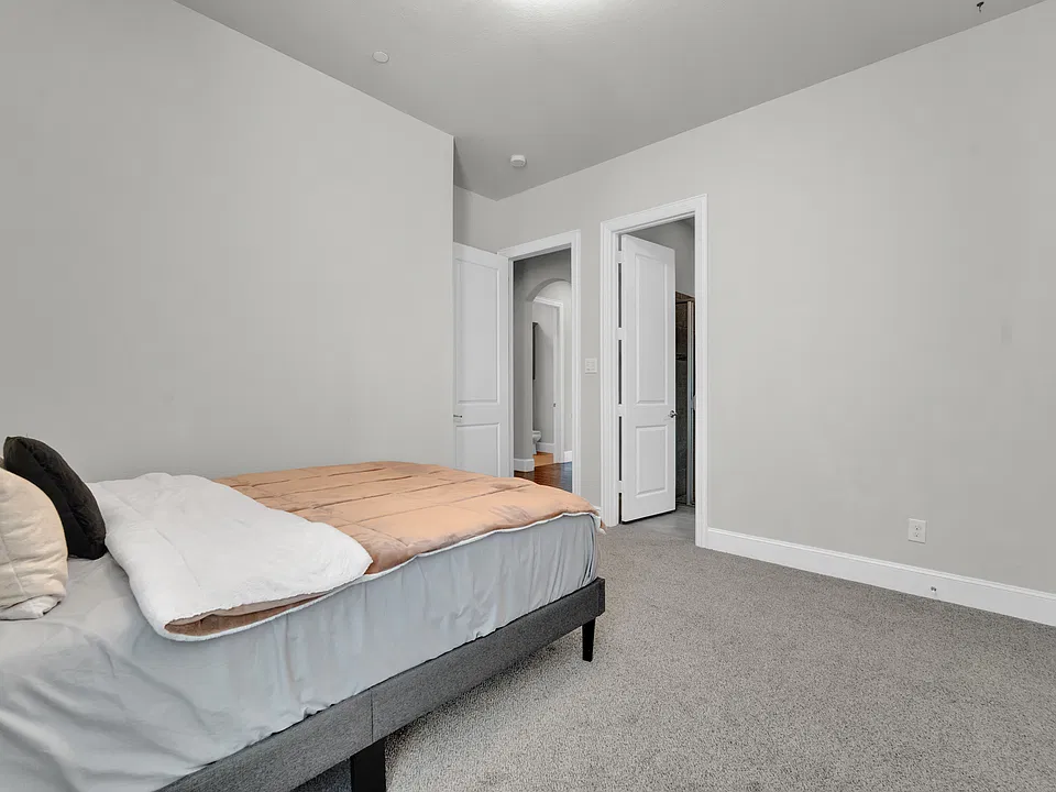 2600 Hendrix Ave W