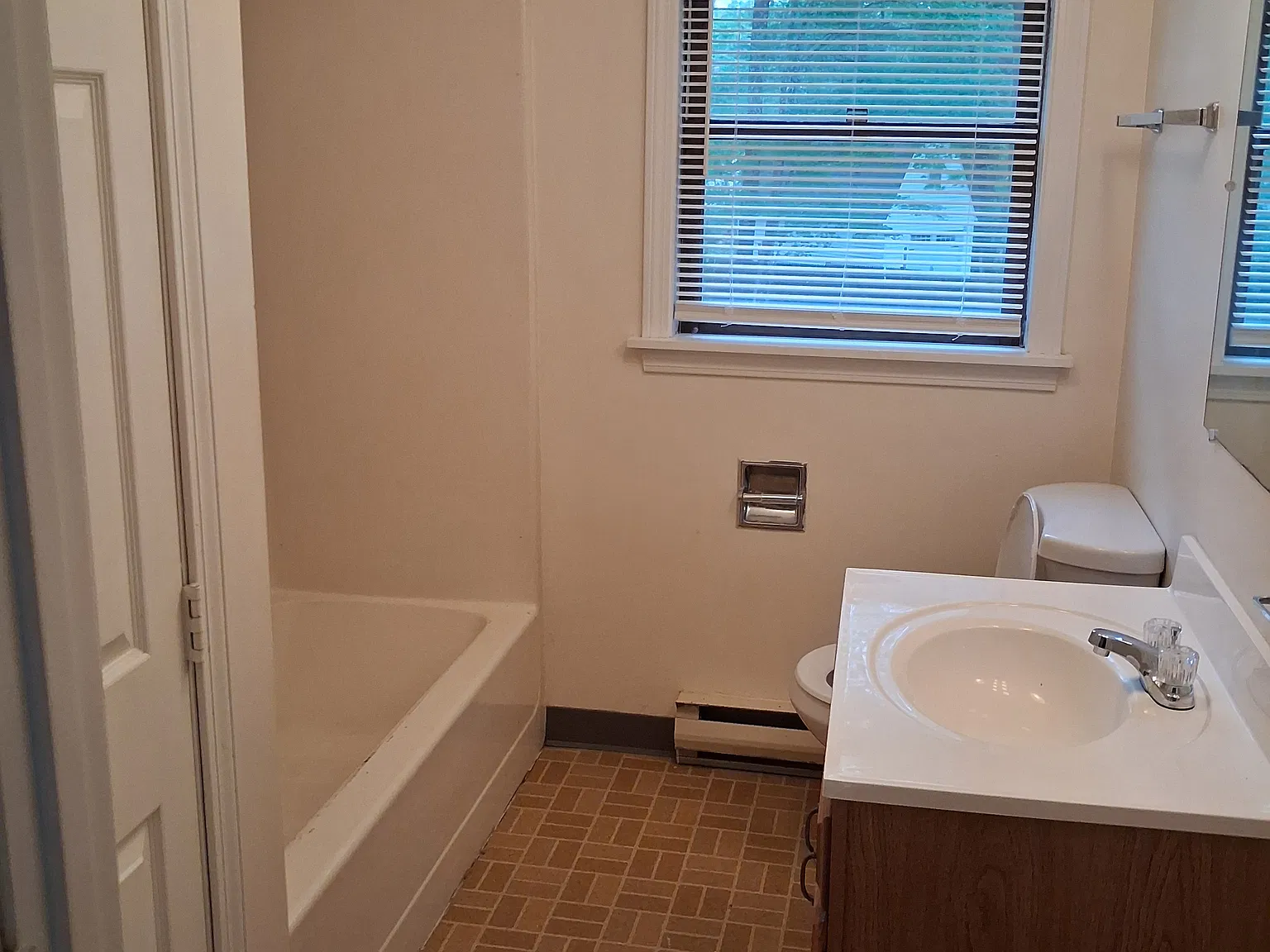 2 bed, 1.5 bath, $1,700 — Photo 4