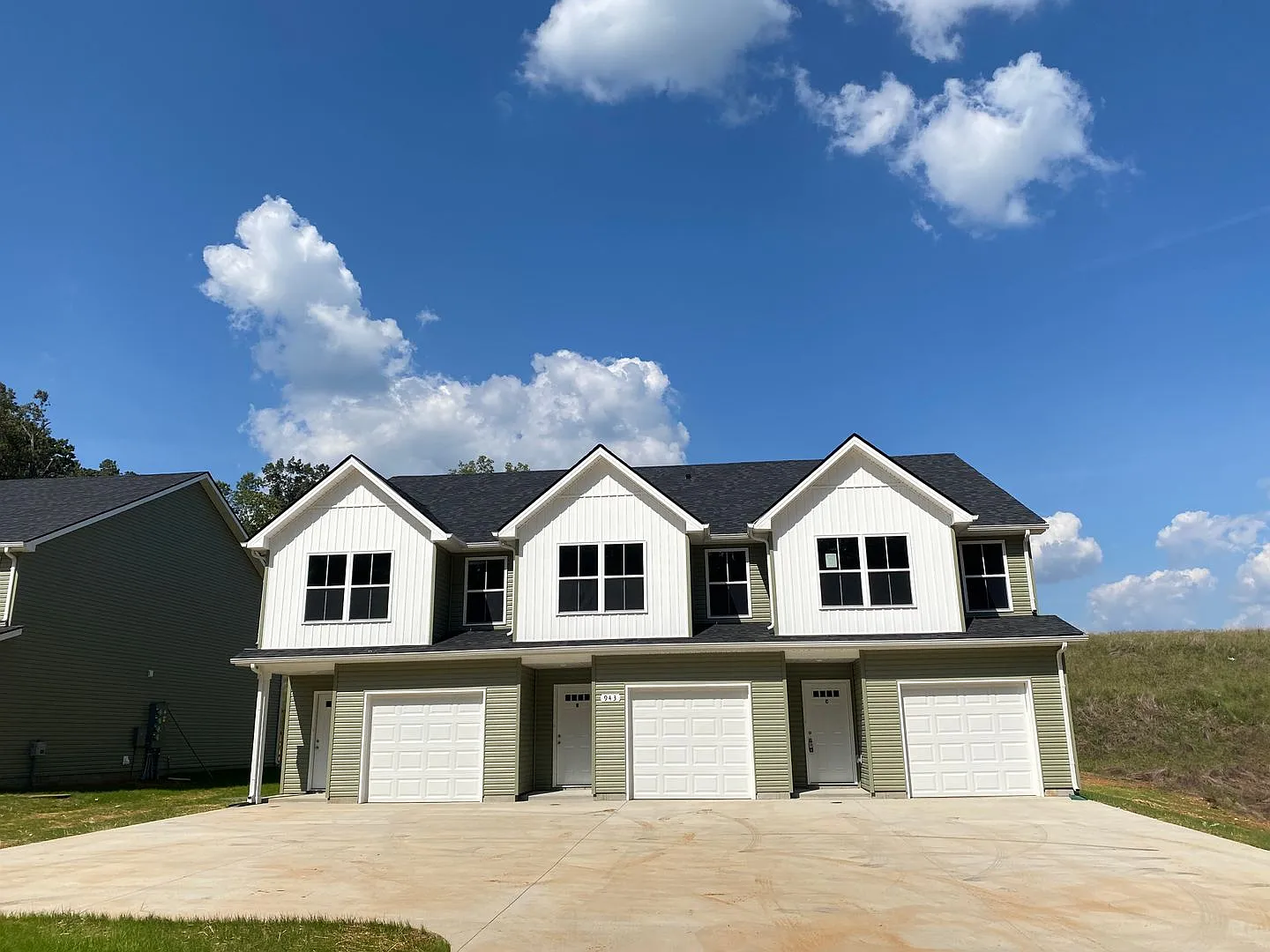 943 Center Rd — Photo 1