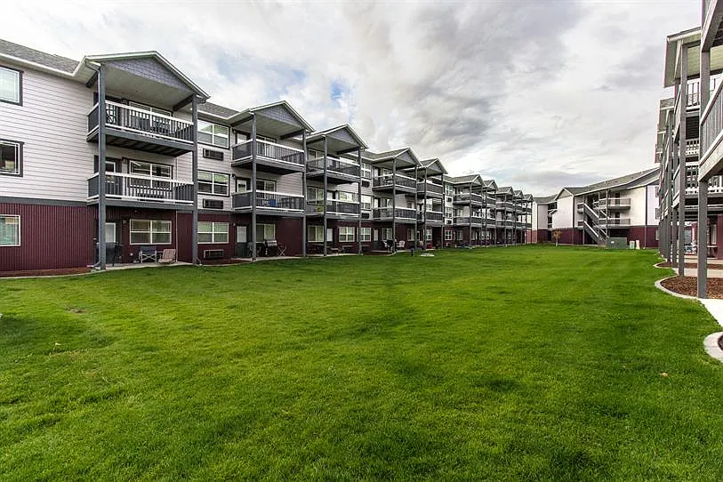 Tollefson Apartments — Photo 2
