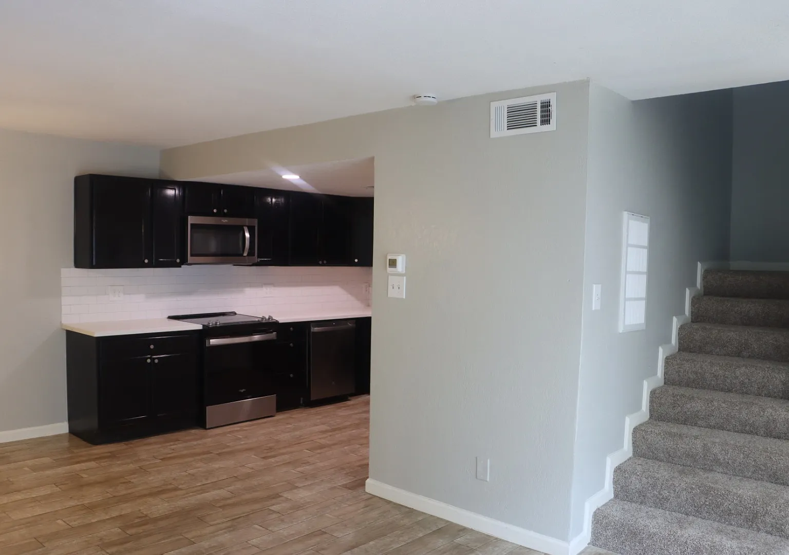 1 bed, 1.5 bath, 924 sqft, $1,400 — Photo 4
