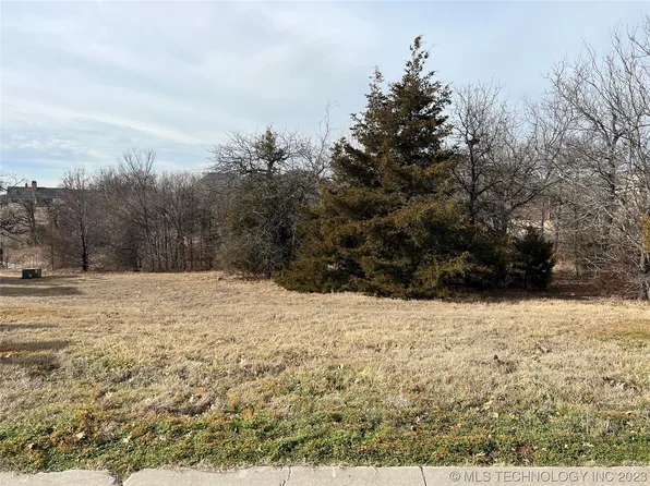 590 Creekside Dr, Sapulpa, OK 74066
