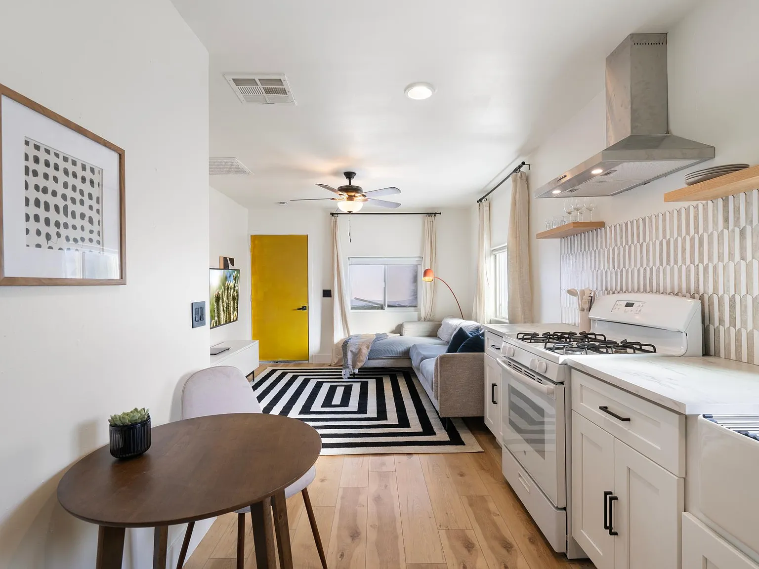 2145 E Sheridan St — Photo 2