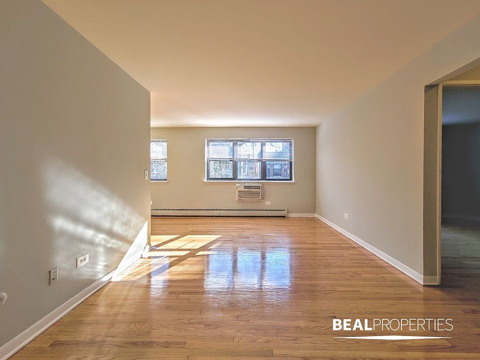 1st image of 510 W Briar Pl #510302