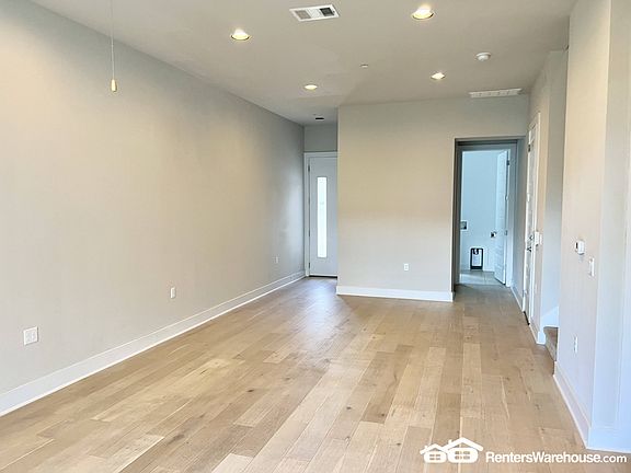 4th image of 3108 E 51st St Unit 1003