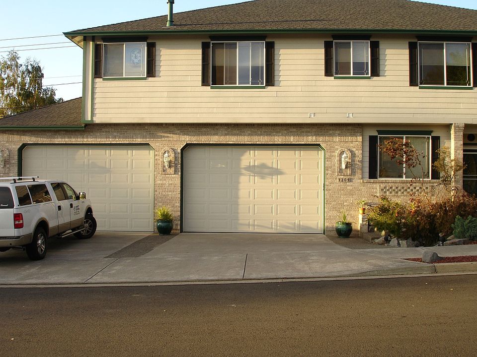 2nd image of 1209 SE Larch Way