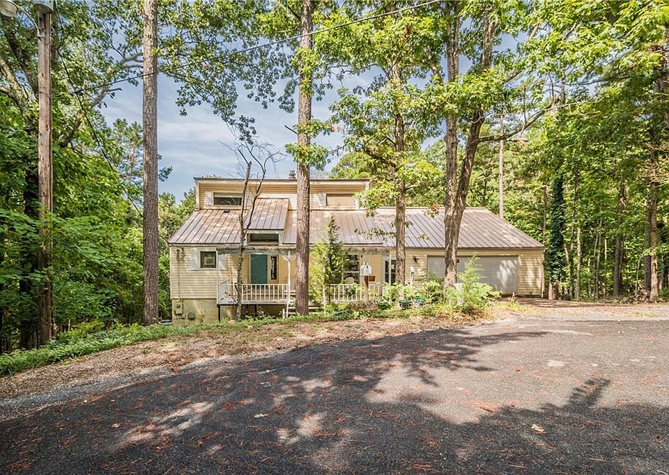 1st image of 18 Camelford Ln