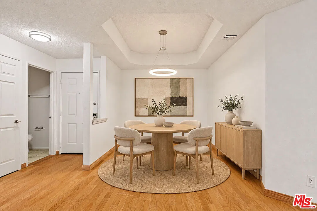 3 bed, 3.0 bath, 1438 sqft, $3,750 — Photo 2