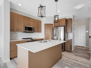 42 Wheatgrass Ln, Winnipeg, MB R3Y 1Z6