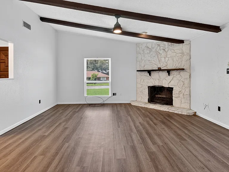 109 E Gladiola St — Photo 5