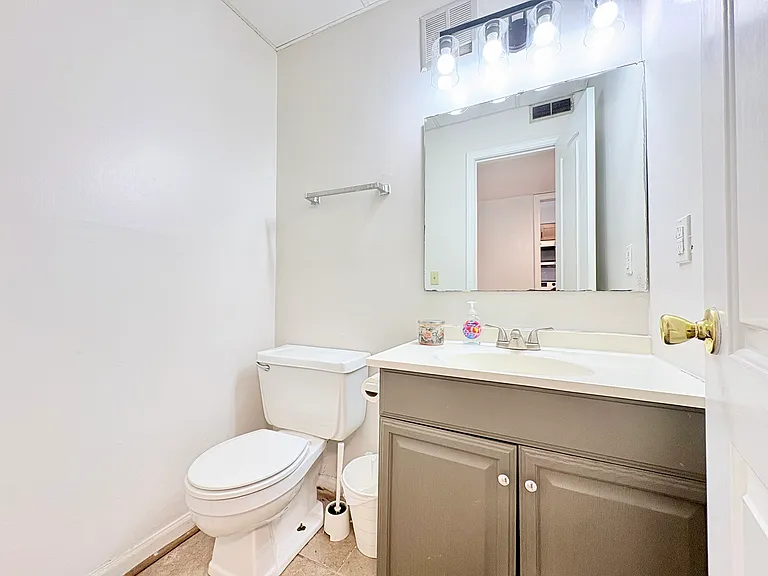 1108 Tiger Blvd #110 — Photo 11