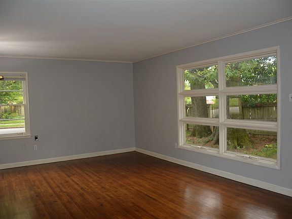 4th image of 4868 Welchshire Ave