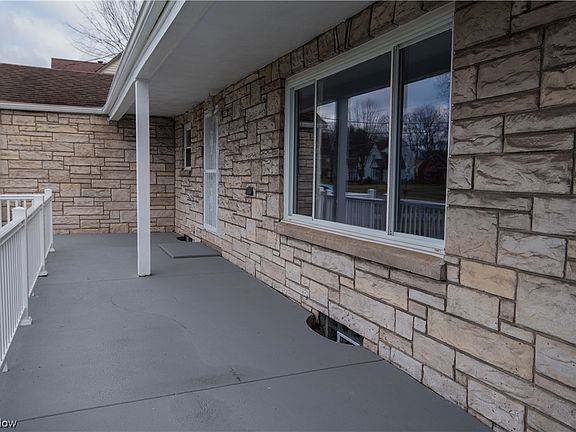 3rd image of 37 Woodview Ave