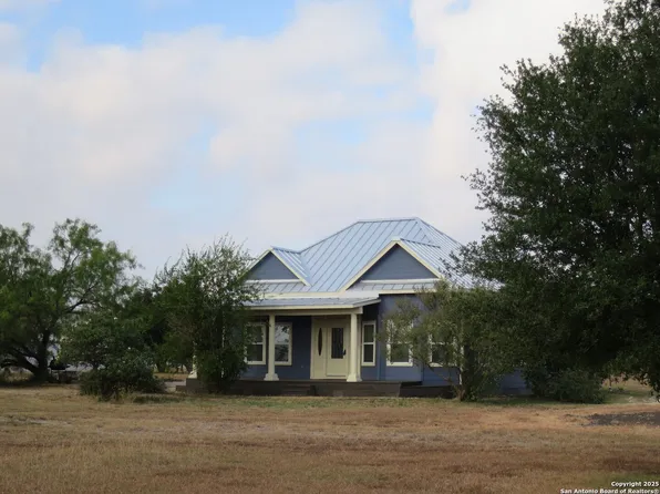 377 County Road 444, Hondo, TX 78861